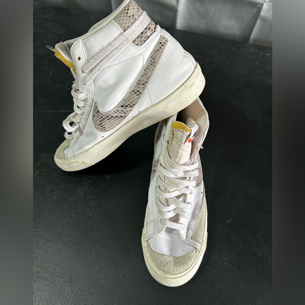 High top Nike